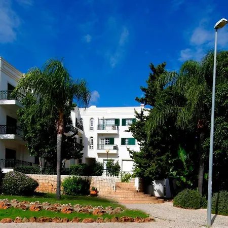 Blue House, Tavira Conceição